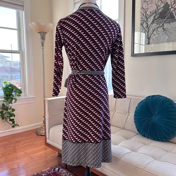 Max Studio (True) Wrap Dress - Picture 5 of 8